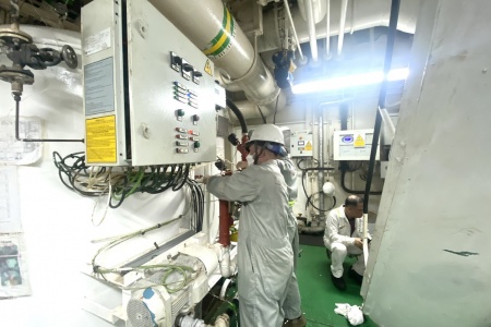 thay mới van điện từ và kiểm tra hoạt động hệ thống phân ly dầu nước cho tàu AFRICAN CRATE